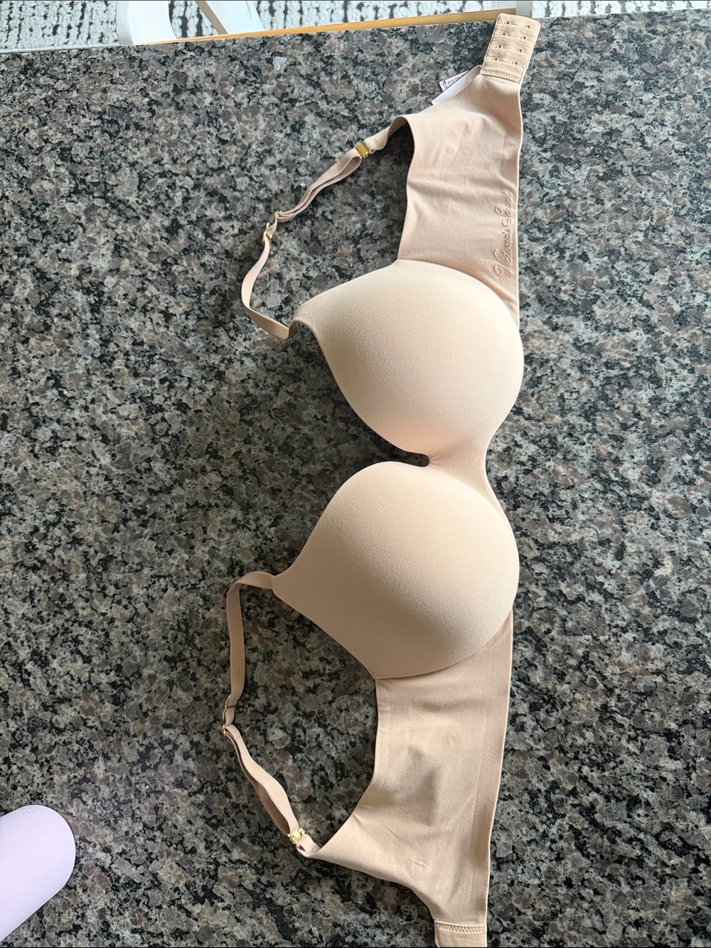 Victoria’s Secret 36D Incredible Push Up Bra. New without Tags (never been worn)